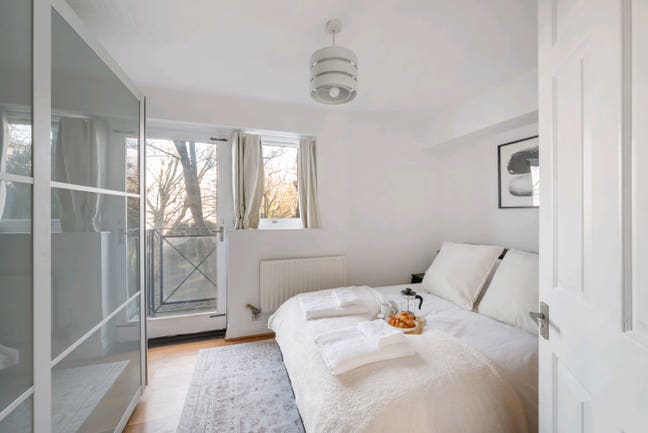 Waterside 2-Bed Flat | Bills Incl + Free Parking Main Photo