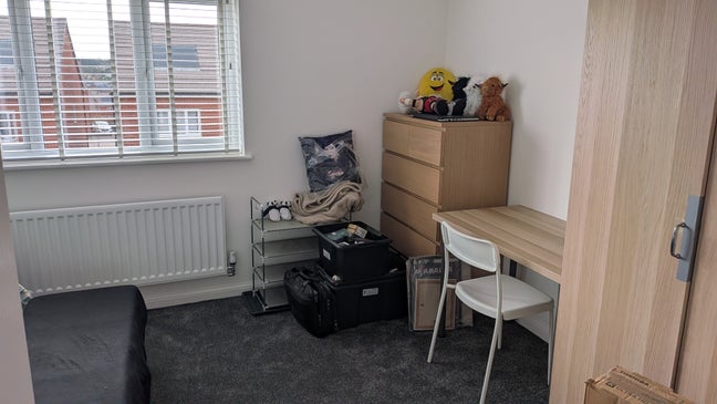 Large double room in 3 bed semi in Stanton Cross Main Photo