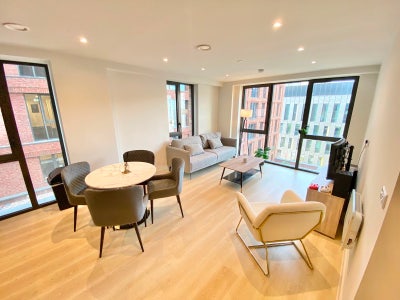 Waterhouse Gardens Flat Main Photo