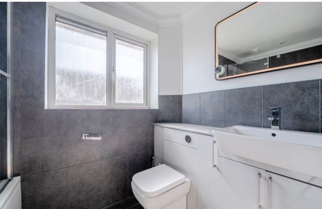 Studio flat with garden access Main Photo