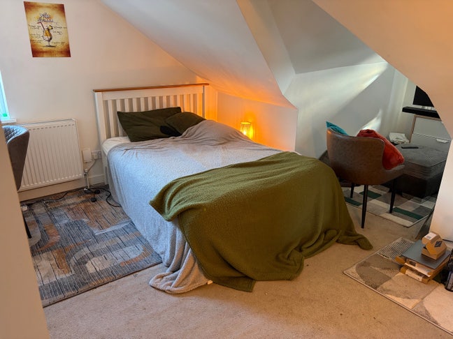 Large double room mid-September Main Photo