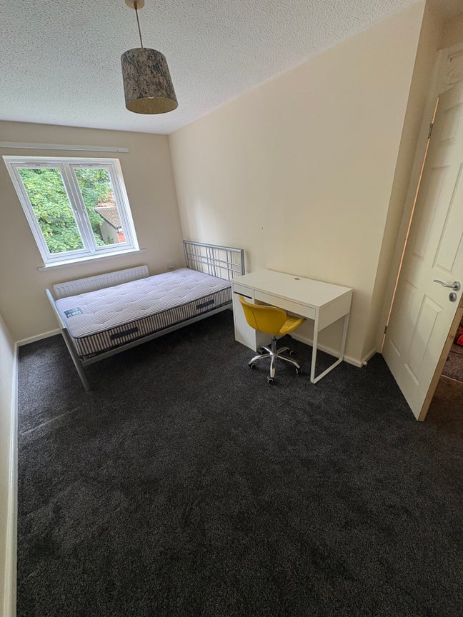 Double or Single room + bills - birmingham b17  Main Photo