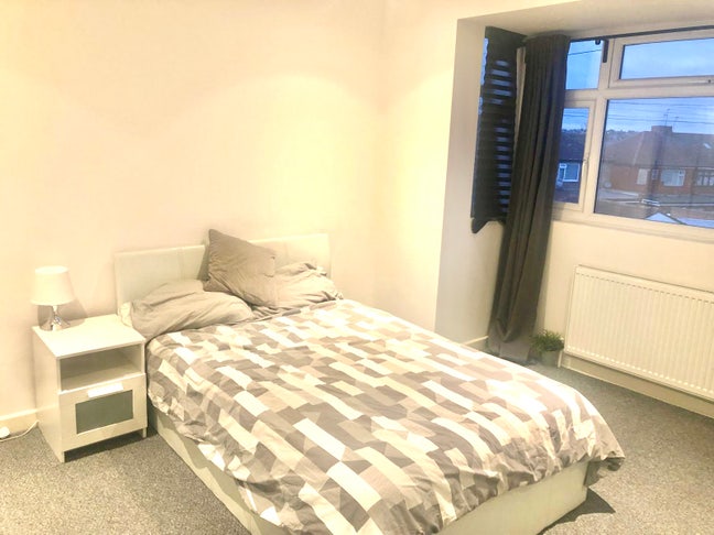 Studio, Chartley Avenue, Neasden, NW2 7QY Main Photo