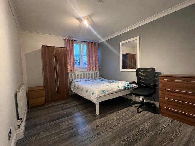 Spacious Double Room Near Putney Station Main Photo
