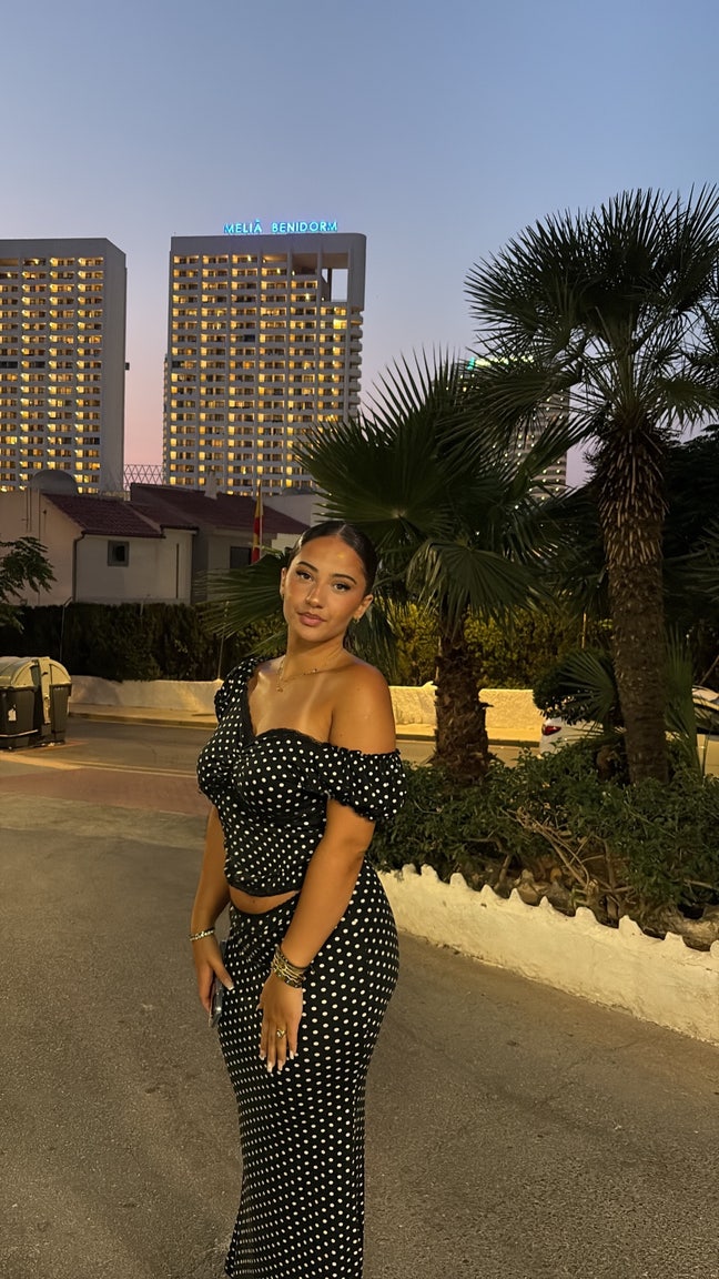 Looking for accommodation for a short period from  Main Photo