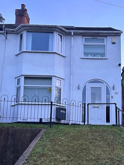 Sought-after 4 double bed ensuite - 1 ROOM AVAIL Main Photo