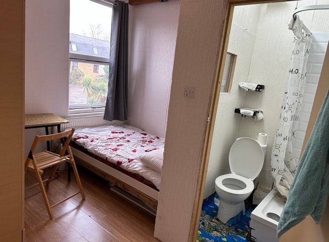 Single en-suite room for 1 person Main Photo