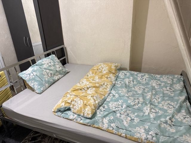  Spacious  Semi-Double  Room  for  Single Female Main Photo