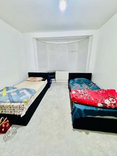 Big master bedroom available  Main Photo