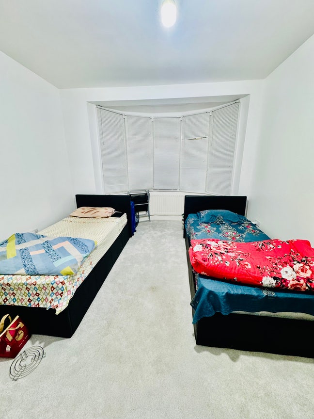 Big master bedroom available  Main Photo