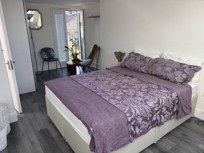 Large double w ensuite bathroom on own floor! Main Photo