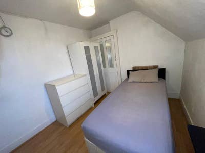  Two Rooms Available in Turnpikelane Main Photo