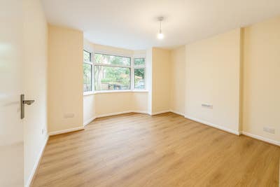 2 Bedroom Ground Floor for Rent &pound;1,600 Feltham Main Photo
