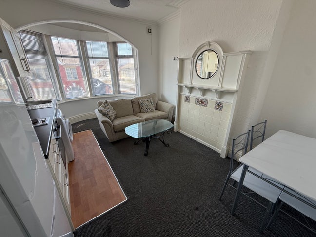 Lovely 1 bedroom apartment near Gynn Square  Main Photo