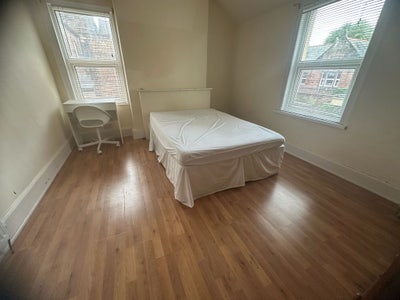 Student And Professional  Rooms Town Centre  Main Photo