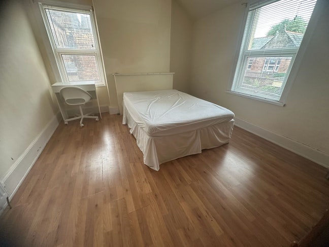 Student And Professional  Rooms Town Centre  Main Photo