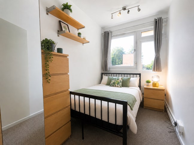 Cosy Double in Spacious Flat  🏠 - Garden & Lounge Main Photo