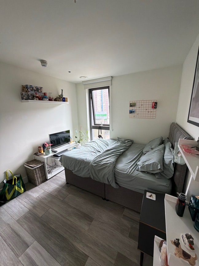 King-Size room in Greenwich - All Bills  included Main Photo