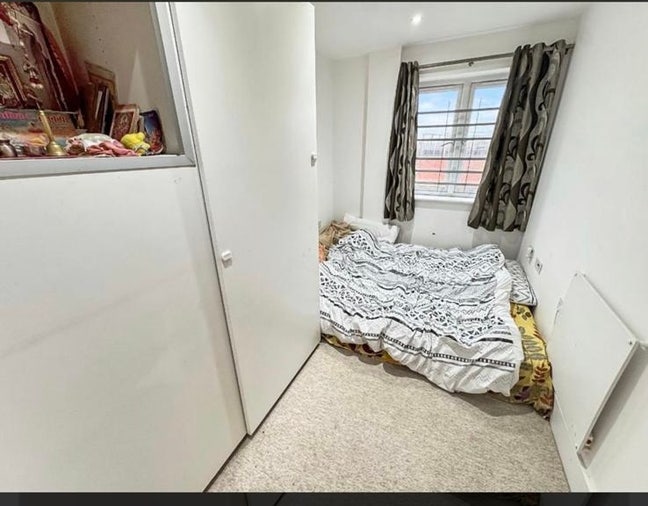 Double bedroom available on High street Feltham  Main Photo