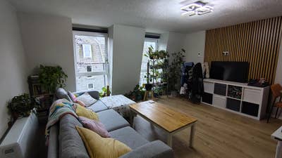 Room Available in a Beautiful 2-Bedroom Flat in Th Main Photo