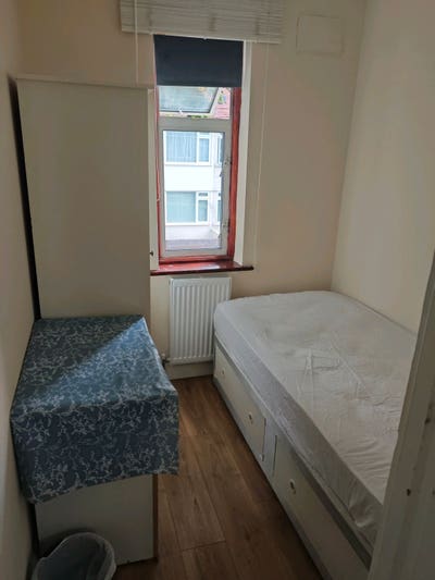 One Single Room Available Main Photo