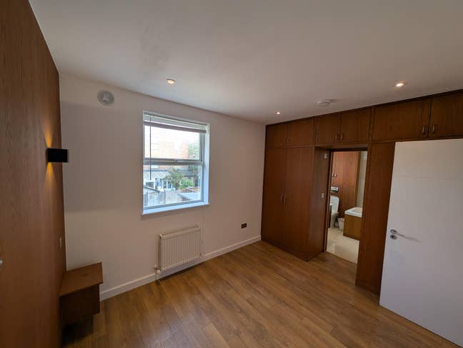 Bedroom with own shower room and toilet. Main Photo