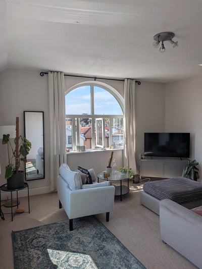 Bright & Airy Redland Flat – 4 Month Stay Main Photo