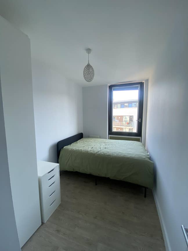 Quiet double room by Victoria & Mile End Parks Main Photo