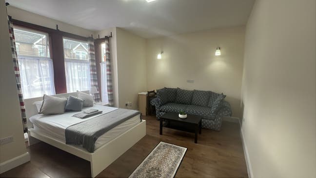 Furnished Double Room (Single-Tenant Only) Main Photo