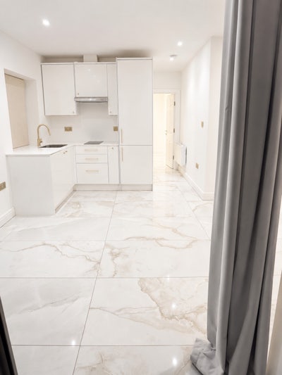 Modern self-contained 1 bed house - Bills included Main Photo