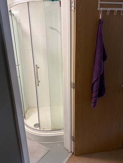 Spacious Double En-Suite | Quiet Home | Fishponds Main Photo