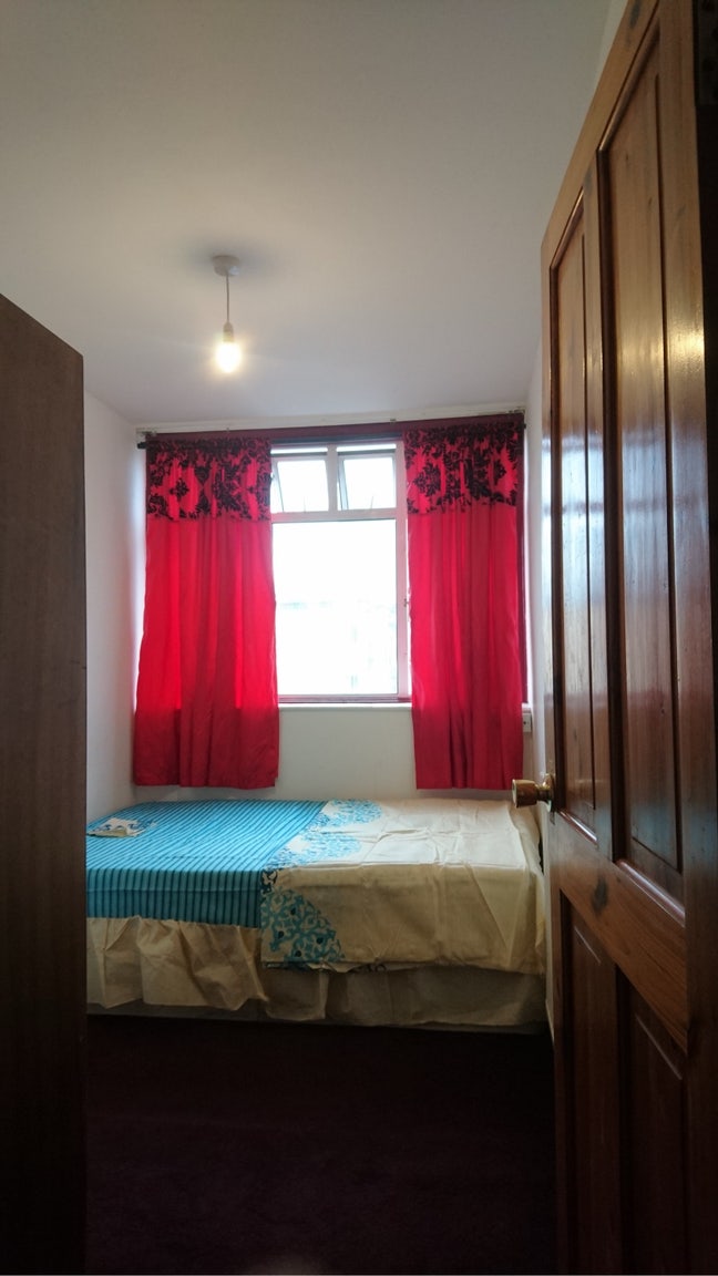Single RM+inc bills@ canary wharf Main Photo