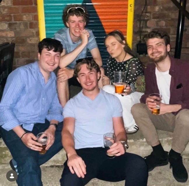 Professional Male seeks a single or double room Main Photo