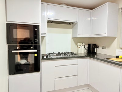 Double Room in Newly Renovated Flat  Main Photo