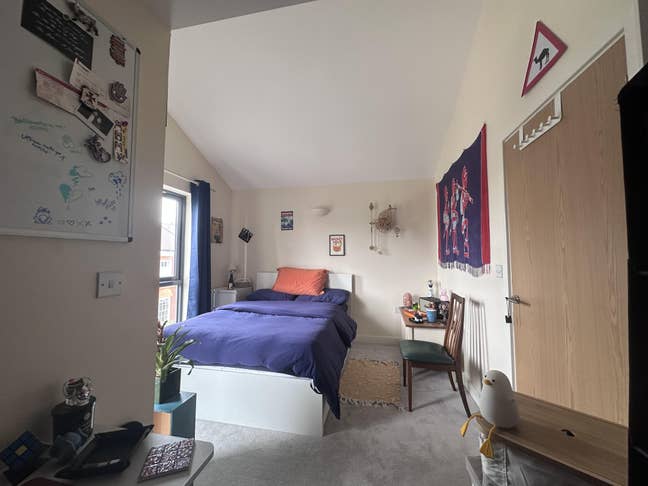 Top Floor Double Bedroom Private Bathroom/Balcony Main Photo