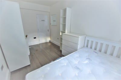 4 Bed Flat - Prime NW1 CAMDEN Main Photo