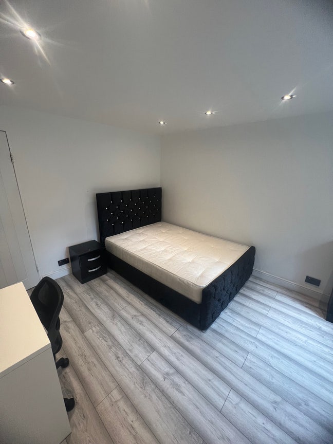 Double room room rent in brick lane  Main Photo