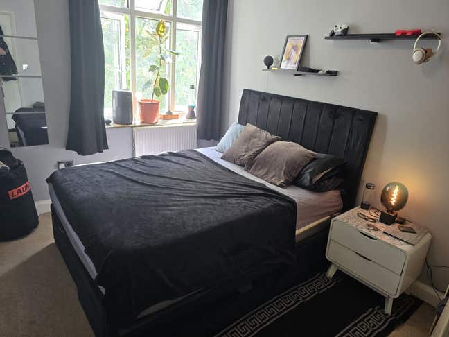 Beautiful furnished Sgl/Dbl room professional. Main Photo