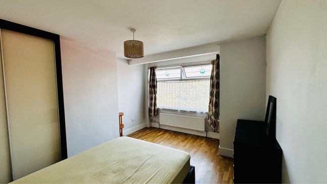 Large double room available for single occupancy  Main Photo