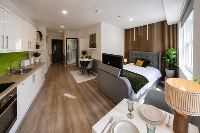 Your own space. The whole city on your doorstep. Main Photo
