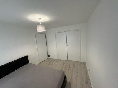 Double room in quiet 3 bedroom home Main Photo