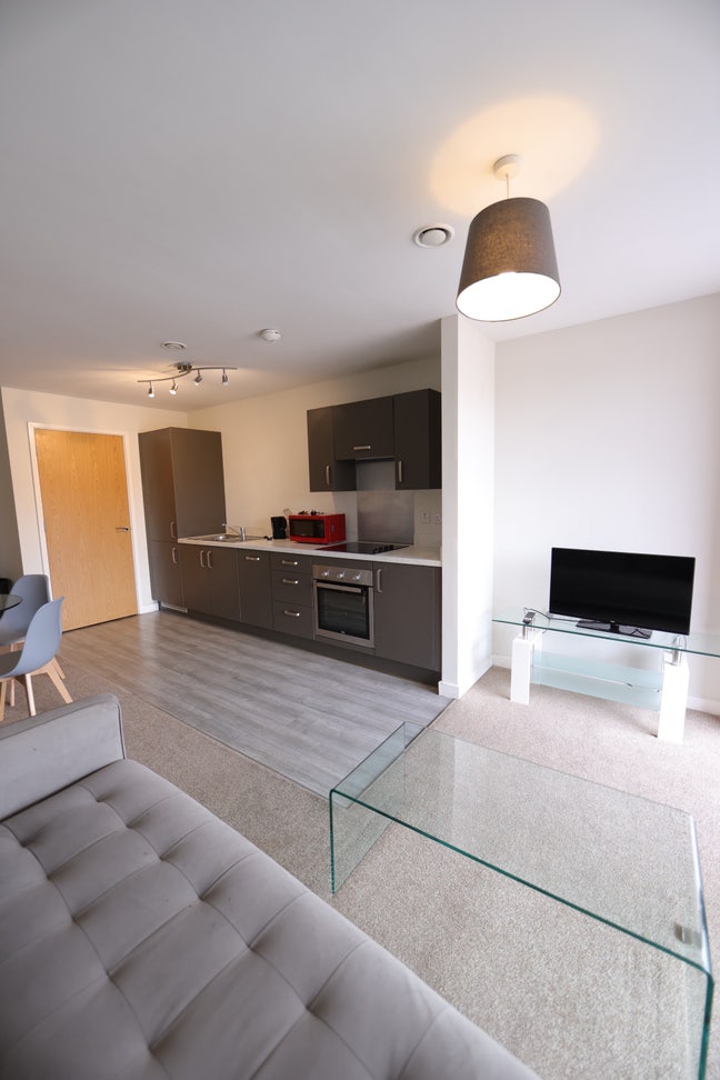 Luxury 2 Bed 2 Bath Apartment – Parking Included Main Photo