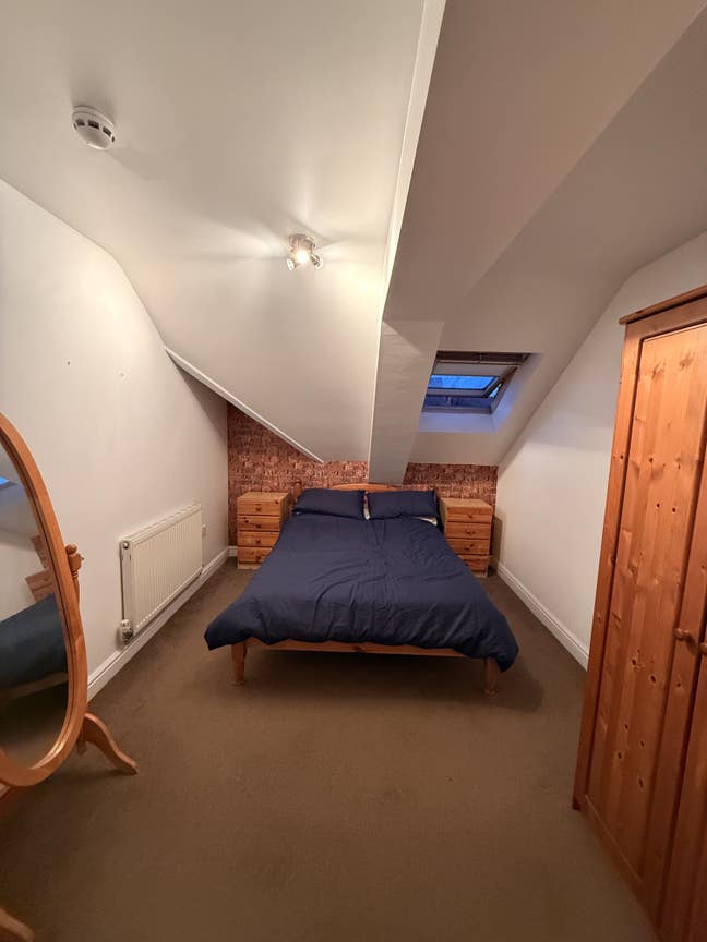1 room in shared apartment  Main Photo