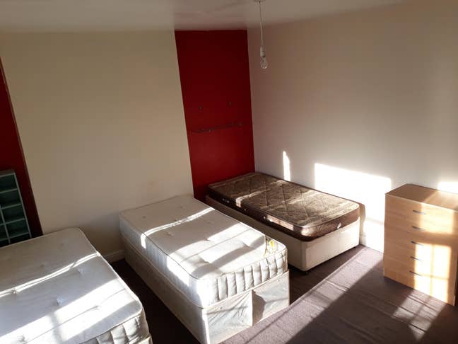 Room for 3 Friends-Triple Room Main Photo