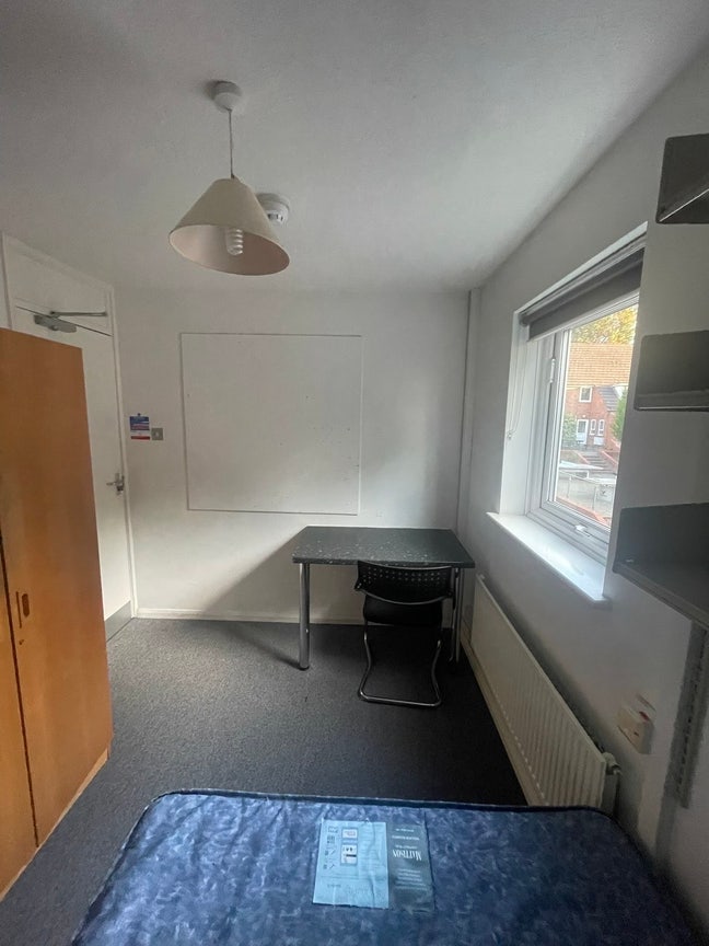 Close to Campus - Room to Rent in Reading Main Photo