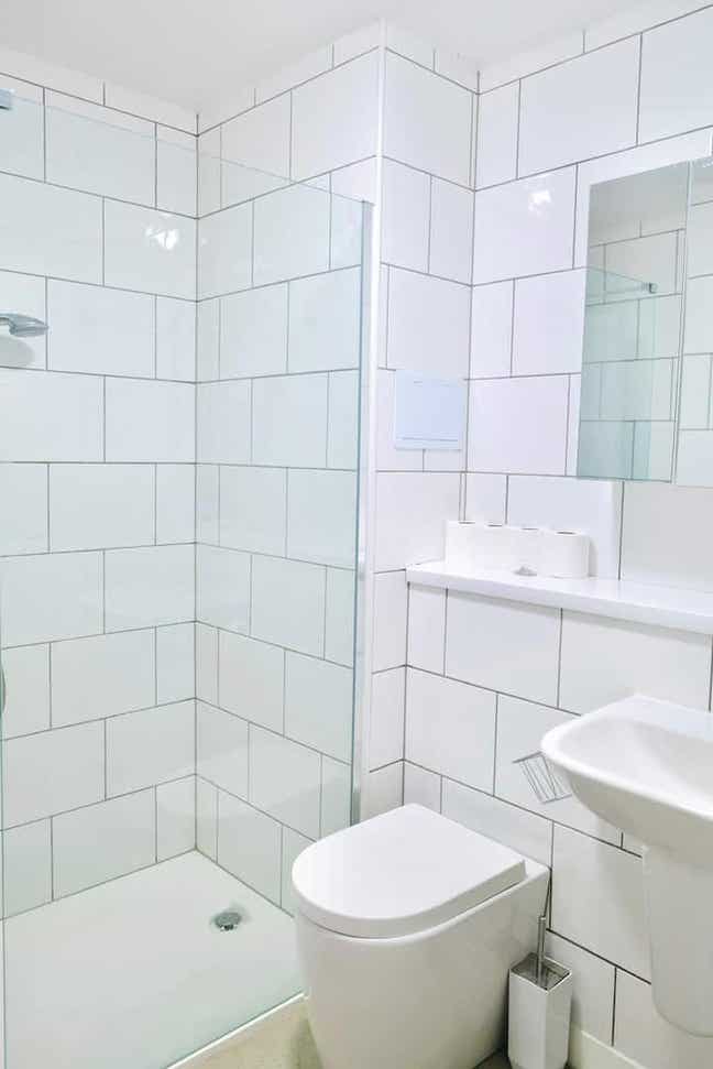 3 Bed Townhouse Queens Park Main Photo