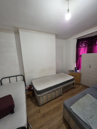 Double room walking distance to East Ham station  Main Photo
