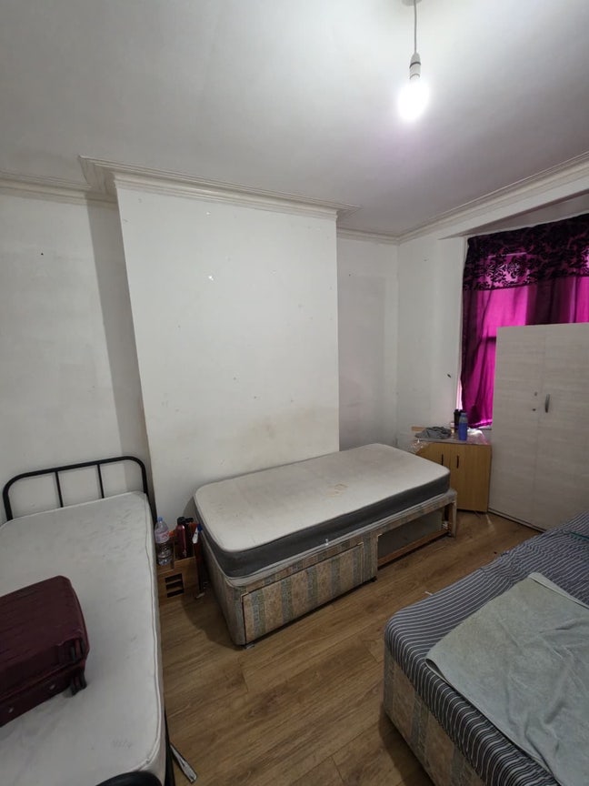 Double room walking distance to East Ham station  Main Photo