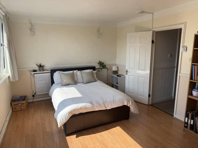 Huge Room in Surrey Quays Main Photo