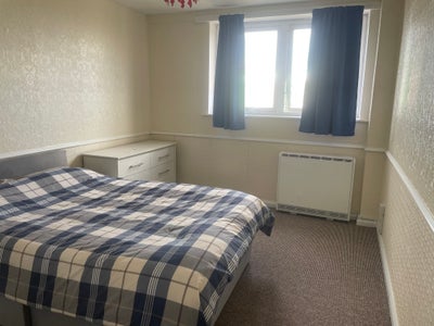 Bedroom flat near the station and city centre  Main Photo